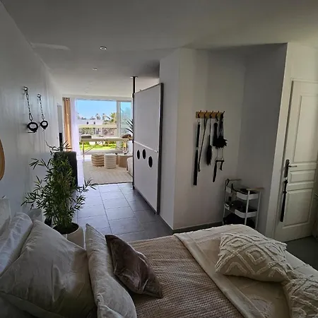 Perle Blanche Naturist Village Sea View