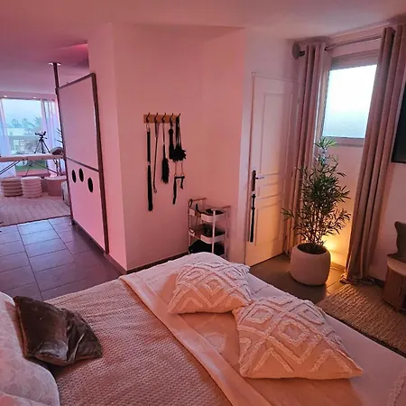 Perle Blanche Naturist Village Sea View * Agde
